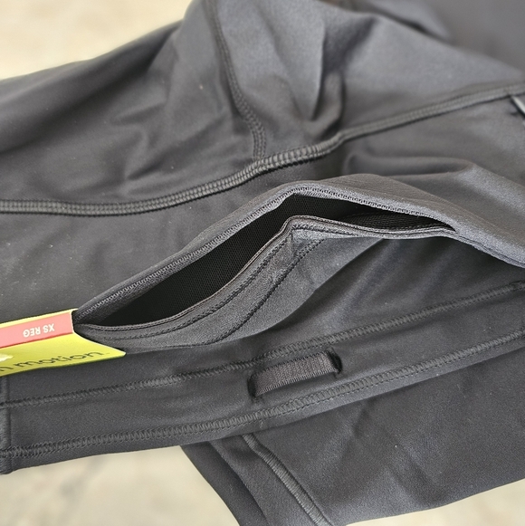 New Womens All In Motion Effortless Support Black High-Waisted 7/8 Leggings XS S - Picture 4 of 4